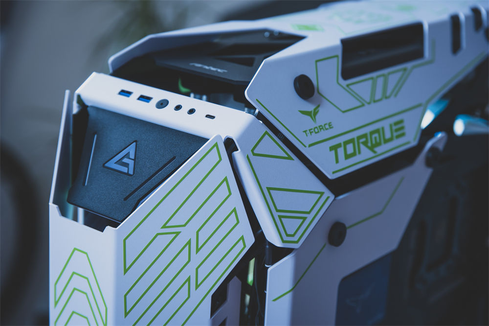 Antec Torque 魅影：绿色硬管水冷机箱装机MOD图片