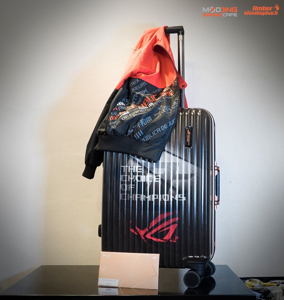 把水冷电脑装进行李箱！华硕ROG Suitcase概念水冷电脑图片